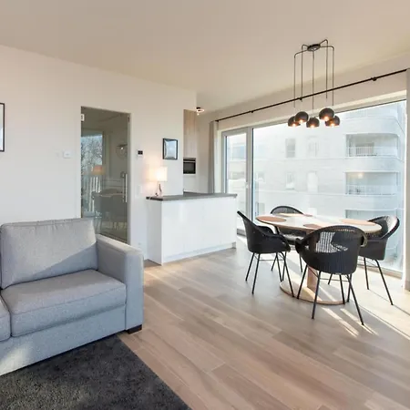 Stylish With Terrace In Bredene Apartman