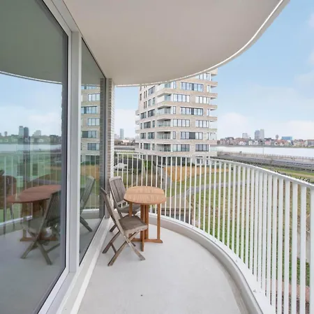 Apartman Stylish With Terrace In Bredene *