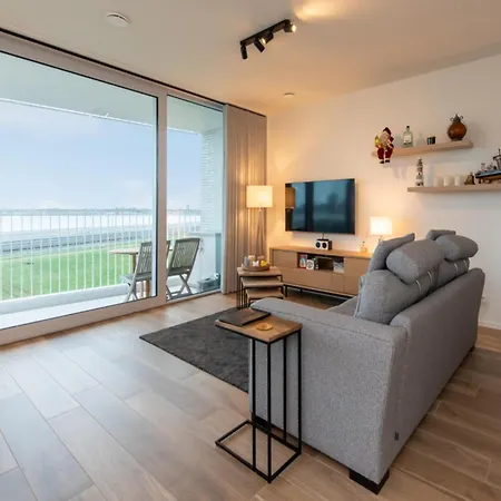 Stylish With Terrace In Lägenhet Bredene