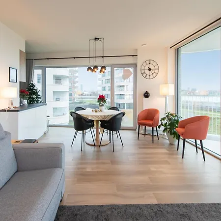Stylish With Terrace In Lägenhet